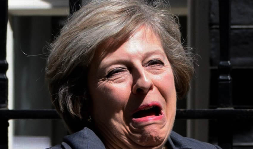 Theresa May ha sufrido un revés considerable y se verá obligada a pactar para formar gobierno, o negociar acuerdos puntuales, cuando lo que pretendía, al adelantar las elecciones, era afrontar las negociaciones con la Unión Europea con un Parlamento dócil (Foto: Archivo/Prensa Latina)