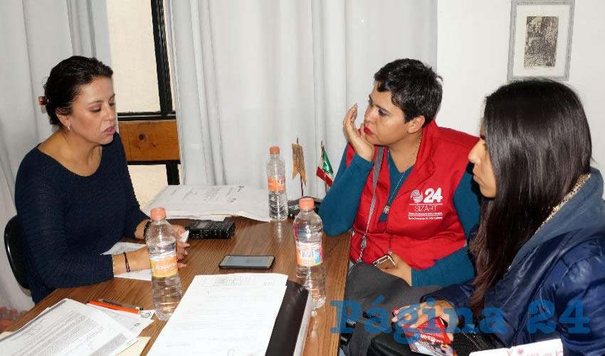 Guadalupe Medina: A esta situación se le debería de dar tolerancia cero, ya que existen lugares donde se venden bebidas alcohólicas y están a 100 o 200 metros de escuelas: “no tienen el permiso para la venta de alcohol, desgraciadamente hay algunos otros casos que nos hemos enterado aquí en donde una licencia la están utilizando tres o cuatro restaurantes o bares” (Foto Merari Martínez)