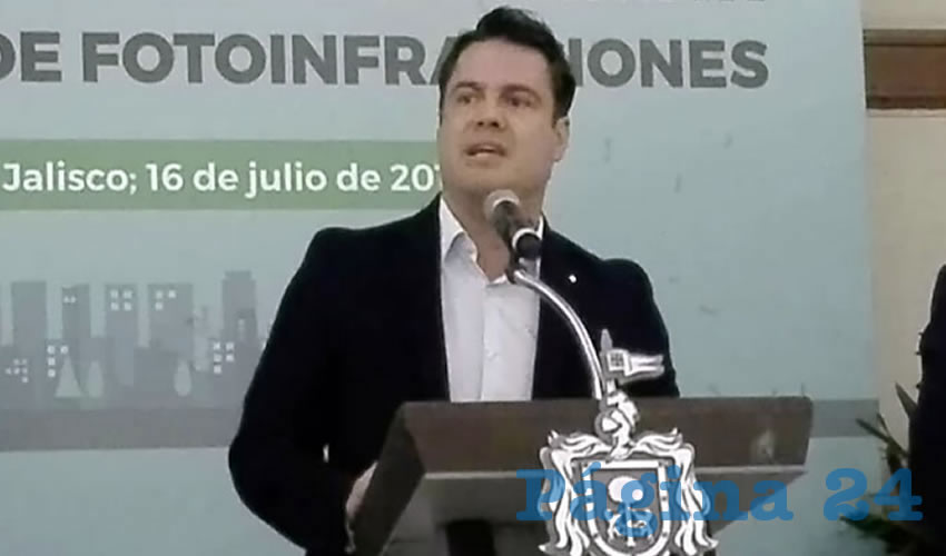 El gobernador de Jalisco anunció el fin del contrato con Autotraffic para controlar las cámaras que toman fotomultas, esto tras realizar una encuesta en redes sociales con más de 5 mil respuestas, donde los ciudadanos cuestionaron el destino del dinero recaudado por este programa/Foto: Francisco Andalón López