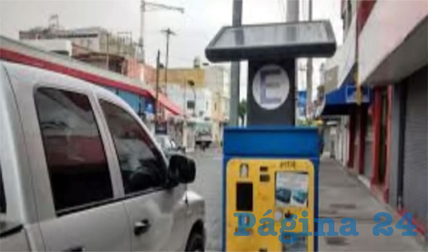 Pese a la supuesta labor de socialización hecha por el ayuntamiento tapatío, aún hay ciudadanos el que no tienen conocimiento de cómo funciona la plataforma denominada Parkimovil, ni cómo evitar las multas, o menos consultar el tiempo por tarifa/Foto: Archivo Página 24