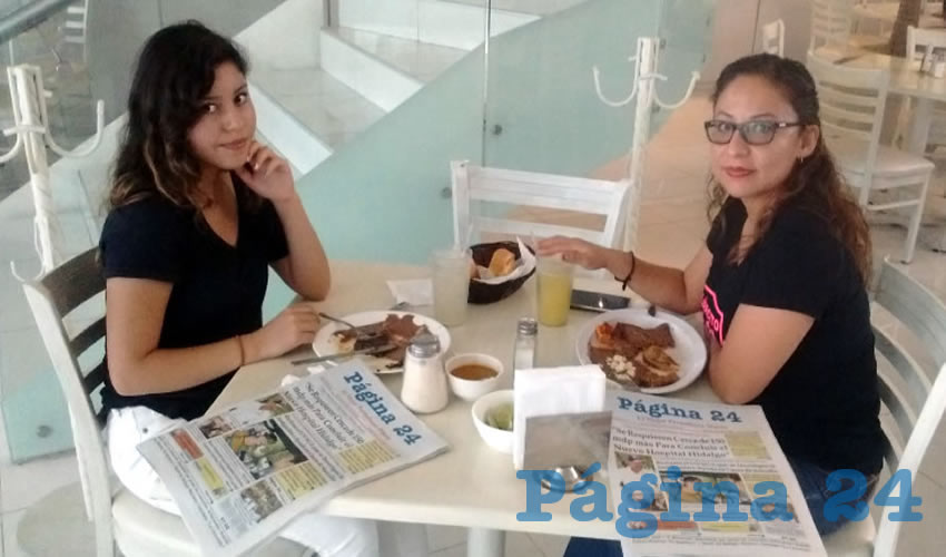 En el restaurante Del Centro, almorzaron Aiko Paz y Karim Coral, quienes nos visitan de Tlaxcala y Villa Hermosa, respectivamente