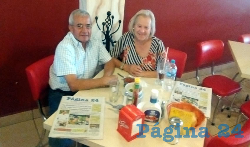 Los esposos Carlos Martínez y Teresa de Jesús Rodríguez degustaron el primer alimento del día en el restaurante Mitla
