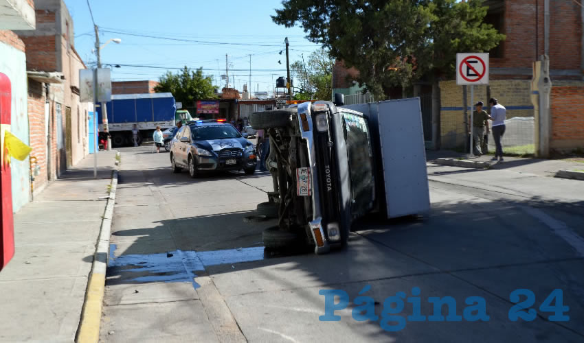 Afortunadamente, el chofer de la camioneta Toyota no presentó contusiones de cuidado