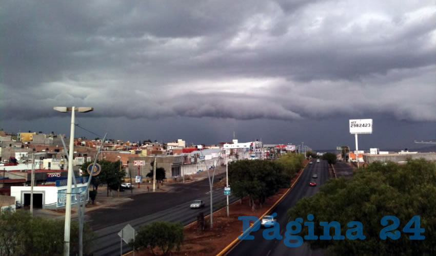 A sacar el paraguas (Fotos Cristo González)