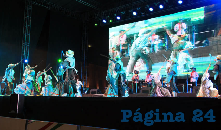 La música típica que bailan en ese país son los bambucos, torbellinos, tambora, joropos, cumbias, porros y sureños de todas las regiones y diversidad de Colombia, debido a que el lema del grupo habla de lo alegre y fiestera que es la gente oriunda de esa nación (Fotos Rocío Castro Alvarado)