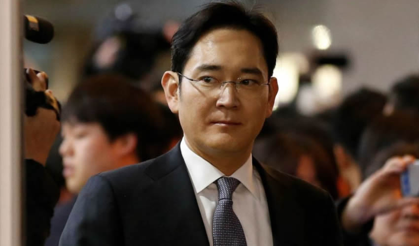 Seúl, Corea del Sur.- El vicepresidente de Samsung Electronics, Lee Jae-yong, llega a un juicio en el Tribunal (Foto: Xinhua)