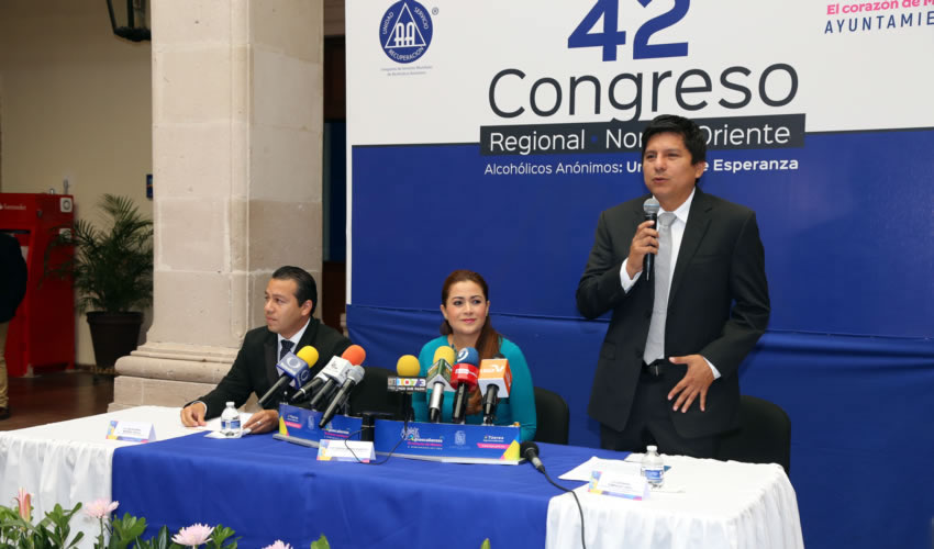 La alcaldesa de Aguascalientes, Tere Jiménez, reiteró el respaldo para fomentar acciones de combate al problema del alcoholismo