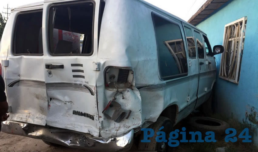 Esta camioneta Ram, tras ser colisionada por otra unidad, arrolló a José Miguel Orozco, quien murió más tarde en un hospital