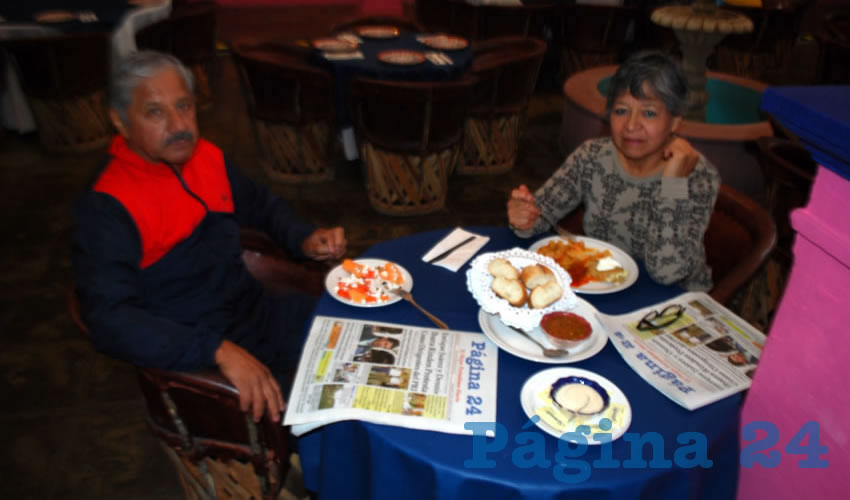 Gerardo Hernández y Teresa Medellín tomaron el primer alimento del día en el restaurante La Saturnina