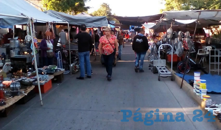 Tianguistas de la zona de Las Juntas, en Tlaquepaque, interpusieron queja ante la CEDHJ por actos de molestia de la autoridad hacia ellos; además de ser calumniados y amedrentados constantemente. Ahora, encima padecen amenazas donde les exigen desistir del recurso/Fotos: Francisco Tapia