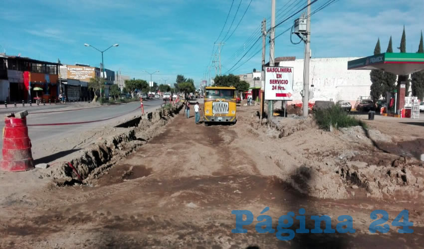 La Secretaría de Obra Pública de Jalisco reporta que la obra en avenida Tonalá apenas lleva 42 por ciento de avance, por lo que no será en este año cuando sea abierta a la circulación, una vez terminada/Fotos: Francisco Andalón López
