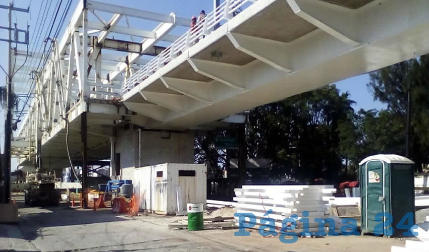 No se sabe cuándo estará lista la línea 3 del tren ligero; mientras tanto, alrededor de los trabajos se observan negocios cerrados por los cierres viales que alejan la clientela. El problema es severo sobre avenida Revolución/Foto: Francisco Tapia