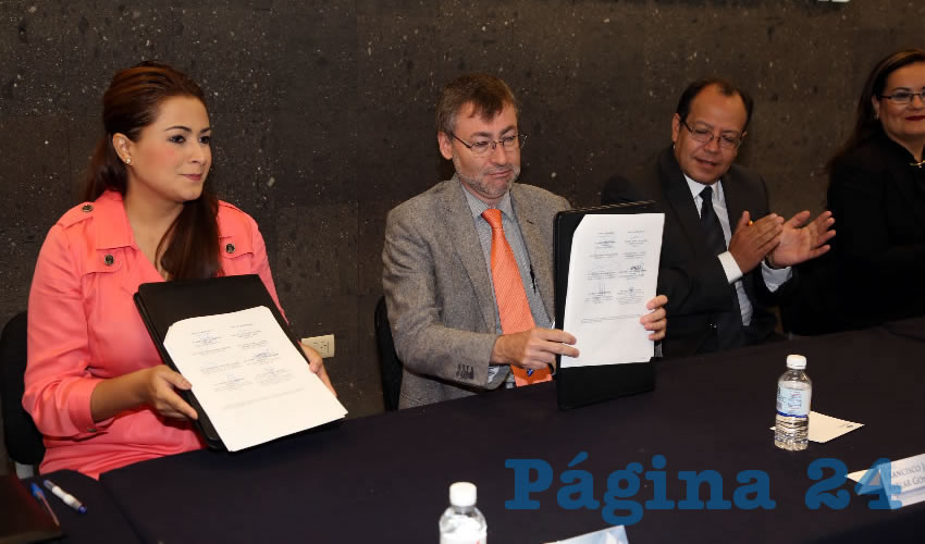 La presidenta municipal dio a conocer que este convenio académico permitirá la instalación de tres clínicas que darán atención psicológica a personas que padezcan alguna crisis presuicida