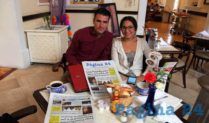 En Sanborns Francia departieron Óscar Edén Flores y Fernanda López García