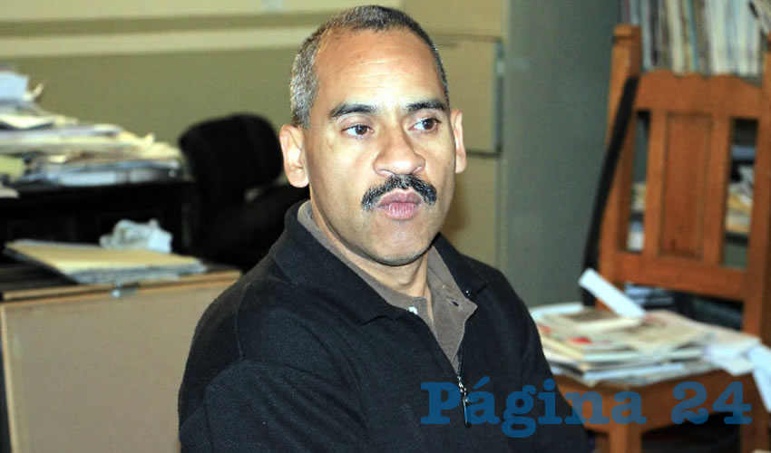 Jaime Robledo Martínez, encargado del centro de documentación de la Fototeca Zacatecas “Pedro Valtierra”. (Foto Rocío Castro)