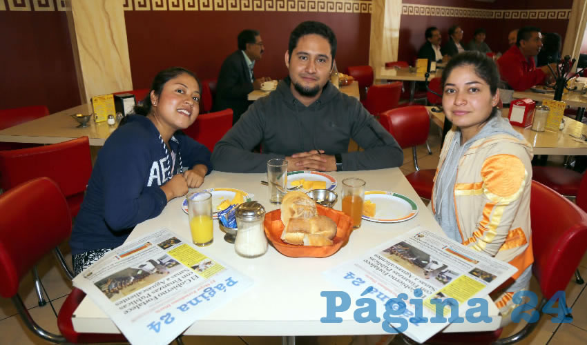 En el restaurante Mitla almorzaron Elizabeth Vargas Muñoz, Julio Emanuel Ramírez Flores y Dulce Muñoz Vargas