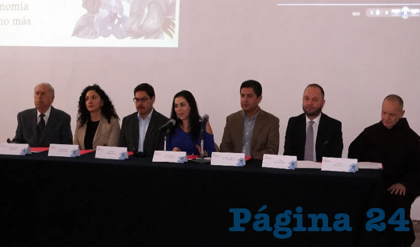 Enrique Flores Mendoza y Alfonso Vázquez, director del Instituto Zacatecano de Cultura (IZC) “Ramón López Velarde”, se presentó el programa de actividades para el Festival Barroco 2017 en Guadalupe.(Foto: Merari Martínez Castro)