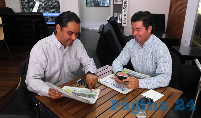 En Café Punta del Cielo departieron Emanuelle Sánchez Nájera, presidente del Comité Directivo Estatal del PRD; y Jorge López Martín, diputado federal por el PAN