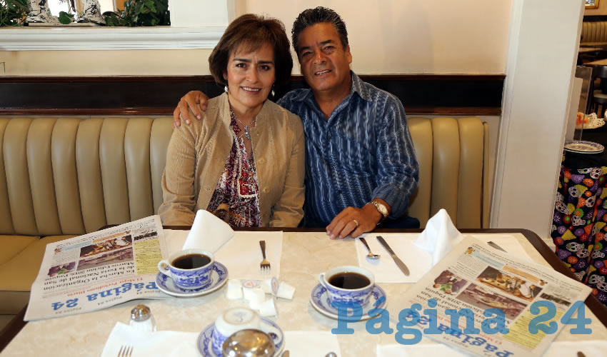 Irene Ortiz Rodríguez e Ismael Sánchez Calderón compartieron el pan y la sal en Sanborns Francia