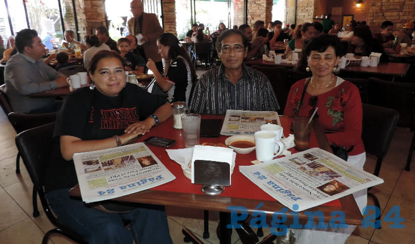 En el restaurante Las Antorchas almorzaron Élida Lugo Rodríguez, Juan Ángel Serdán Torres y Saraí Serdán, visitantes de San Luis Potosí