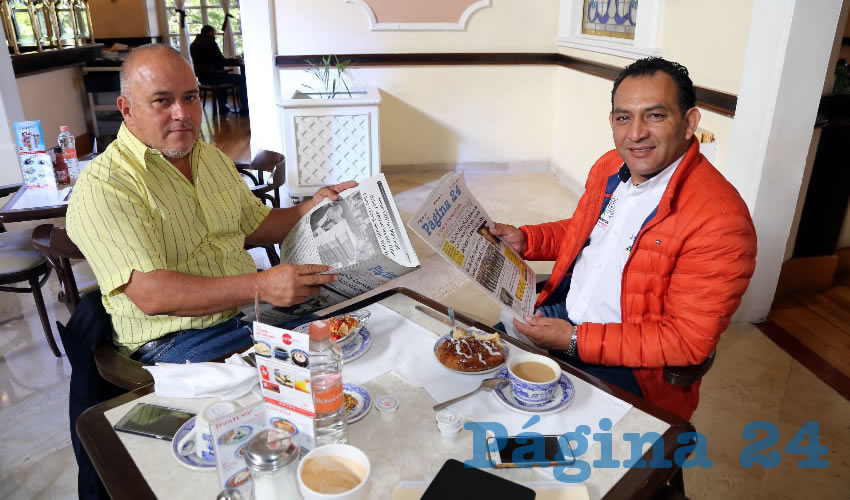 En Sanborns Francia almorzaron Raúl García Gil, empresario, y Rodolfo Téllez Moreno, secretario de Servicios Públicos del Municipio de Aguascalientes