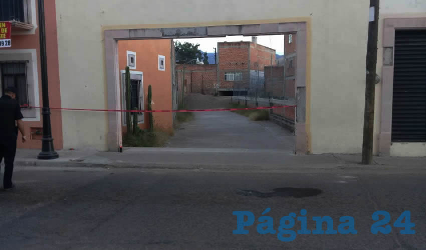 Detalle del sitio donde cayó Ramón Esparza Ortega “El Tuza”, tras ser baleado e in- Destrozan una Palmera tentar huir