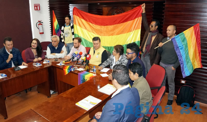 María Elena Ortega Cortés, diputada por el Partido de la Revolución Democrática (PRD) comentó en rueda de prensa, que esta iniciativa, busca reconstruir la situación que se vive en la entidad de discriminación a las personas de la comunidad LGTTBIQ (Foto Merari Martínez Castro)