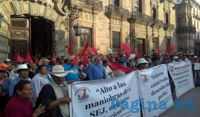 Antorchistas montaron plantón indefinido en el centro tapatío y harán dos marchas diarias para presionar al gobierno estatal a que atienda sus demandas, pues tienen meses exigiendo soluciones y el mandatario ha sido omiso/Fotos: Francisco Tapia