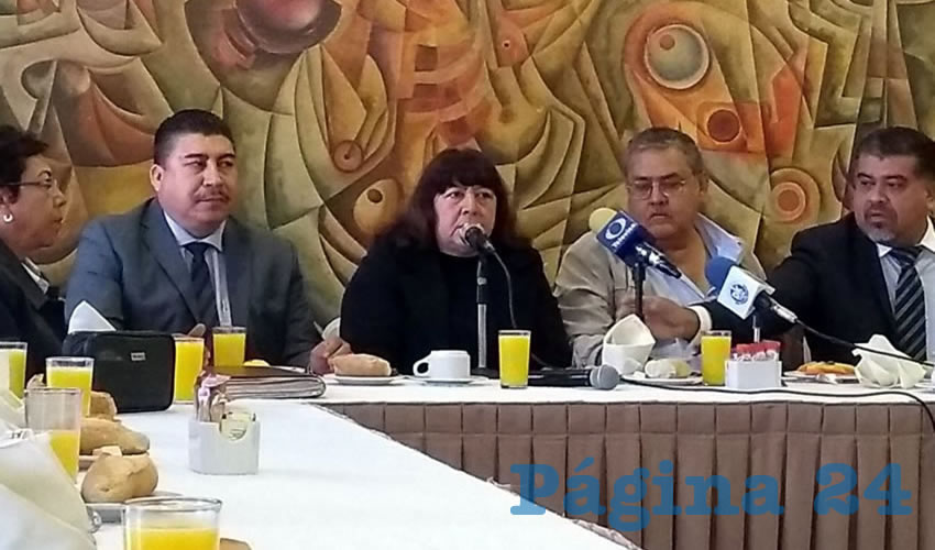 Los concesionarios del estacionamiento del aeropuerto interpusieron un recurso para que los ejidatarios de El Zapote sean desalojados del lugar; a esto, respondieron que mientras no se los exija la instancia correspondiente, no se moverán un paso de donde están/Foto: Francisco Andalón López