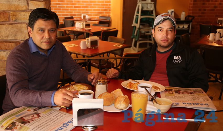 En Las Antorchas compartieron el primer alimento de la mañana Ricardo Cruz Silva y Sergio Vázquez Durán