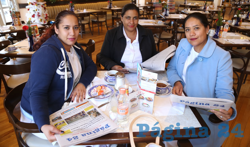 En Sanborns Francia Verónica Solís Medina, María Guadalupe Ponce Gómez y Roxana Mares Pacheco, enfermeras de la clínica del ISSSTE