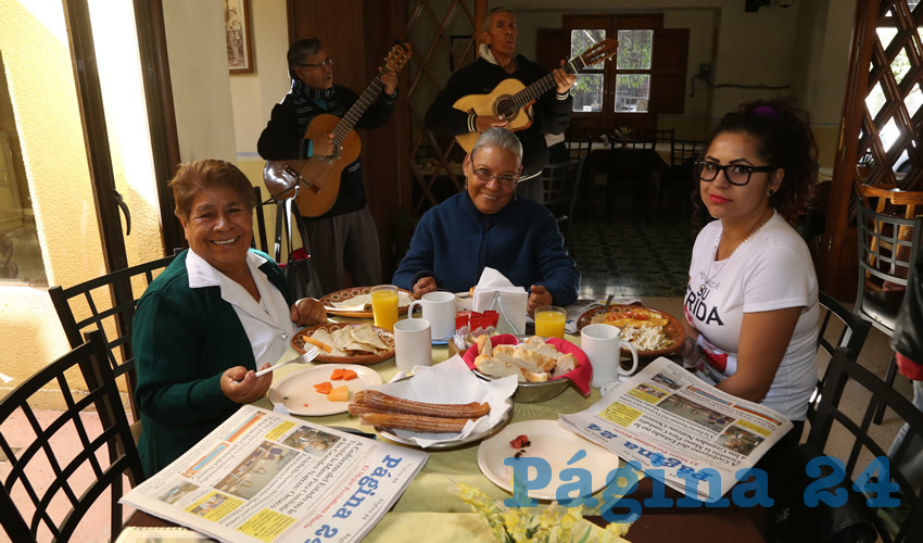 En el restaurante Antojos de Carranza compartieron el pan y la sal Celia Cruz Gloria, Carmen Mendoza Grimaldi y María del Mar Delgado Mendoza