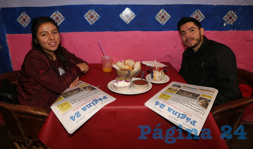 En La Saturnina compartieron el primer alimento del día Noemí Medina Medina y Rubén Medina Medina