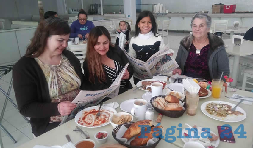 En el restaurante Del Centro desayunaron Mariana Fernández, Alma Rosa Delgado, Ana María Padilla y Juana María Delgado