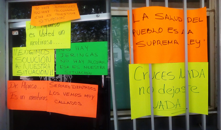 En las oficinas de la Secretaría de Salud Jalisco los inconformes pegaron decenas de pancartas exigiendo que se trabaje para garantizar la salud de los jaliscienses/Fotos: Francisco Tapia