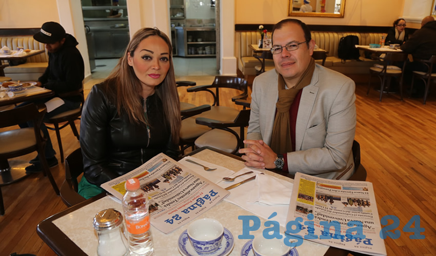 Guadalupe González Hernández e Ignacio Macías Valadez, director de Información en Comunicación Social de Gobierno del Estado; desayunaron en Sanborns Francia