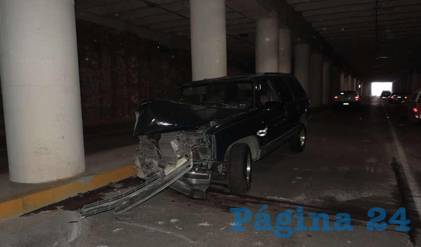 Severos golpes presentó la camioneta Chevrolet Suburban