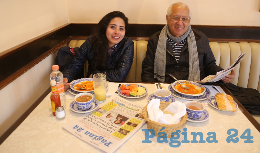 En Sanborns desayunaron Francia Angélica López Rangel, psicóloga, y Jorge Ruiz Rosales