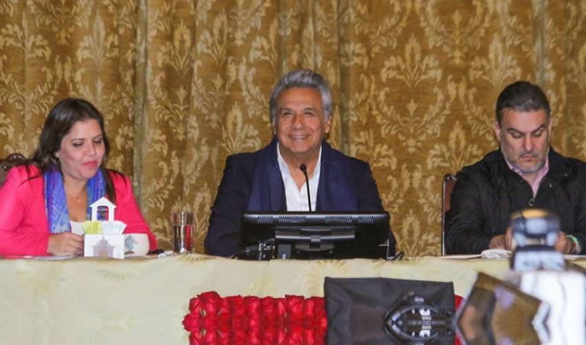 Quito, Ecuador.- El presidente de Ecuador, Lenín Moreno pronuncia un discurso al encabezar el Gabinete ampliado, durante la jornada electoral de consulta popular y referendo (Foto: Xinhua)