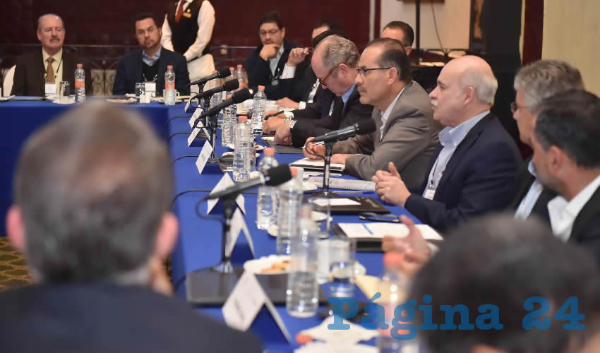 El gobernador Martín Orozco Sandoval y el director general adjunto de Citibanamex, Rodrigo Zorrilla Quiros, presidieron la entrega de resultados del taller