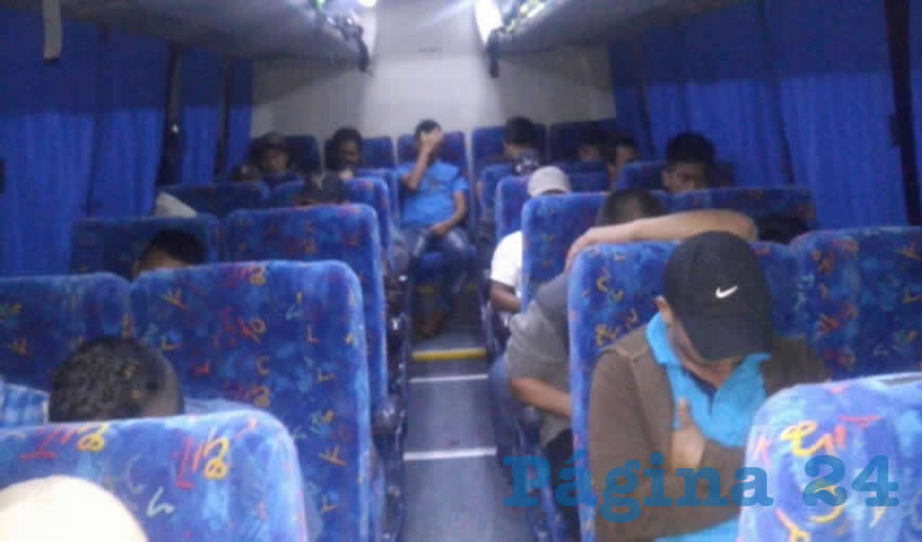Los 42 adultos y niños fueron llevados al Instituto Nacional de Migración