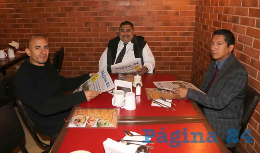 En Las Antorchas compartieron el primer alimento del día Ángel López Guerrero, Arturo Mata García y Alan Sánchez Morales