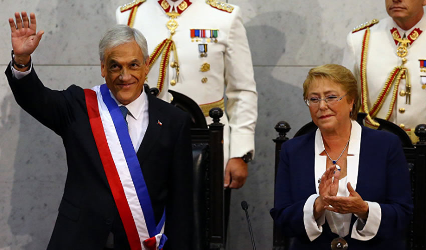 Santiago, Chile.- El presidente de Chile, Sebastián Piñera, recibe el poder de la ex presidente Michelle Bachelet (Foto: Prensa Latina)