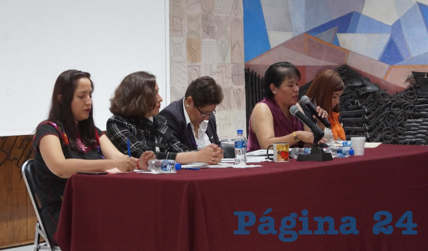Las panelistas resaltaron el tema de las mujeres en el ámbito electoral, en donde en el estado de Zacatecas se ha logrado que las candidaturas no sean solo para hombres, y se postule en el 50 por ciento de cargo de elección popular a mujeres (Foto: Merari Martínez Castro)