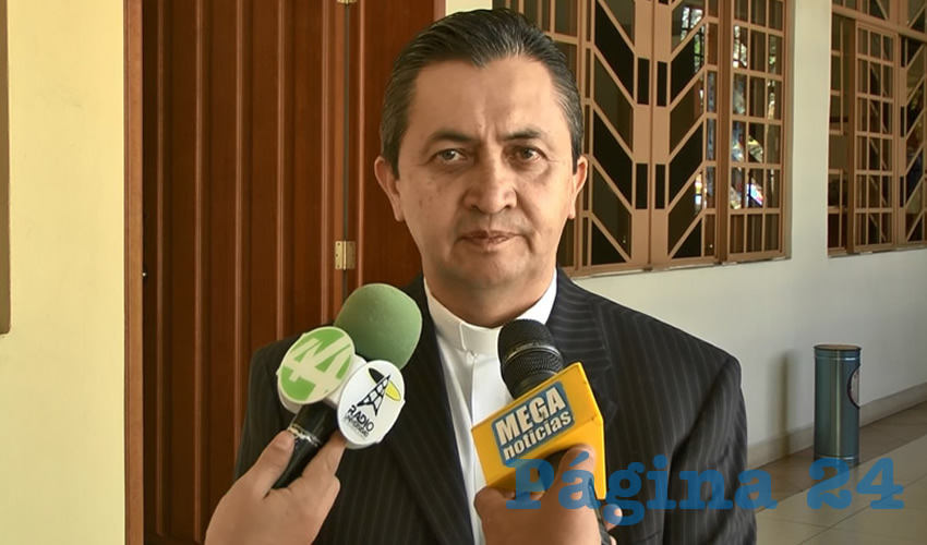 Antonio Gutiérrez, de la Arquidiócesis de Guadalajara, dijo que si bien es reprobable la utilización de símbolos católicos y la mezcla que hicieron los productores del video, “no queremos sentirnos intencionalmente insultados, porque eso sería incentivar la producción de ese tipo de material, que es lo que queremos también evitar”/Foto: Francisco Andalón López