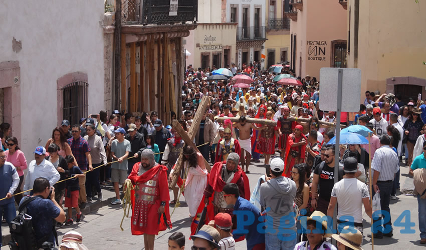 Fue apenas hace 5 años, cuando se decidió sacar el recorrido de los callejones, y pasarlo por las principales calles de la ciudad