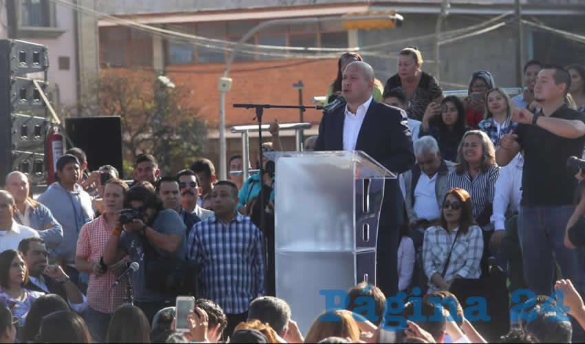 Enrique Alfaro anunció las “buenas intenciones” que tendrá si llega a ser gobernador, entre las que se encuentran “romper de tajo la corrupción e impunidad”; que se reconcilie la relación entre ciudadanos y gobierno y que se destierren “viejos vicios”, aunque el ayuntamiento tapatío es ejemplo de amigazgo y lejanía con los ciudadanos/Foto: