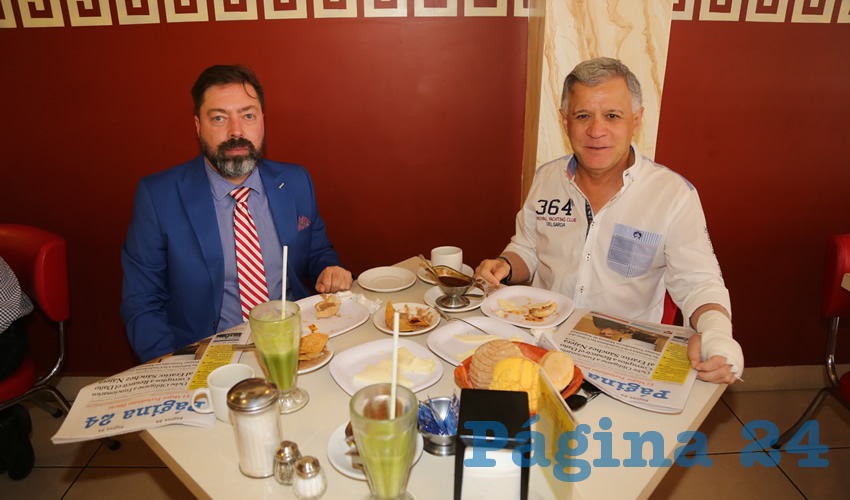En el restaurante Mitla almorzaron Manuel Appendini Carrera, coordinador de prensa de Gobierno del Estado y José Ángel González Serna, presidente del Patronato de la Feria Nacional de San Marcos