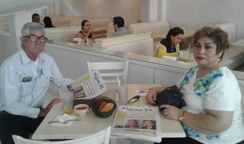 Carlos Ramírez y Silvia de Ramírez tomaron su primer alimento del día en el restaurante Del Centro