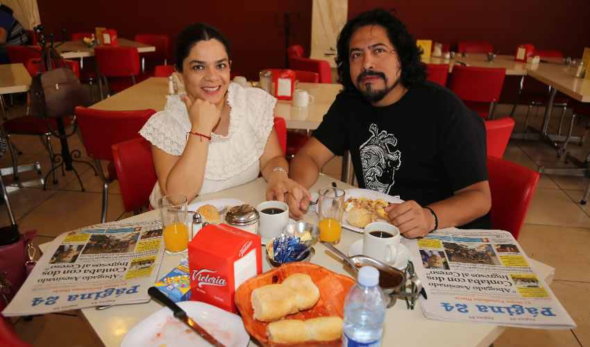 En el restaurante Mitla almorzaron Silvia Alejandre Prado y Víctor Mora